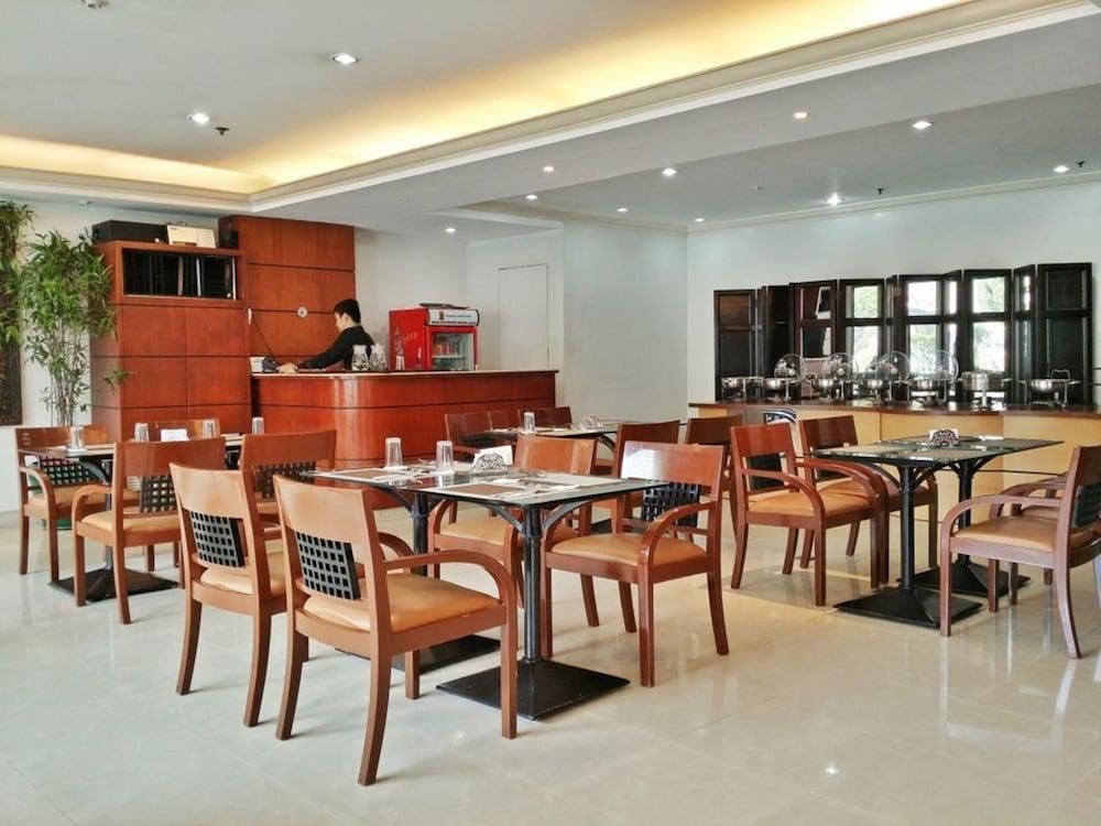 Richville Hotel Mandaluyong Exteriér fotografie