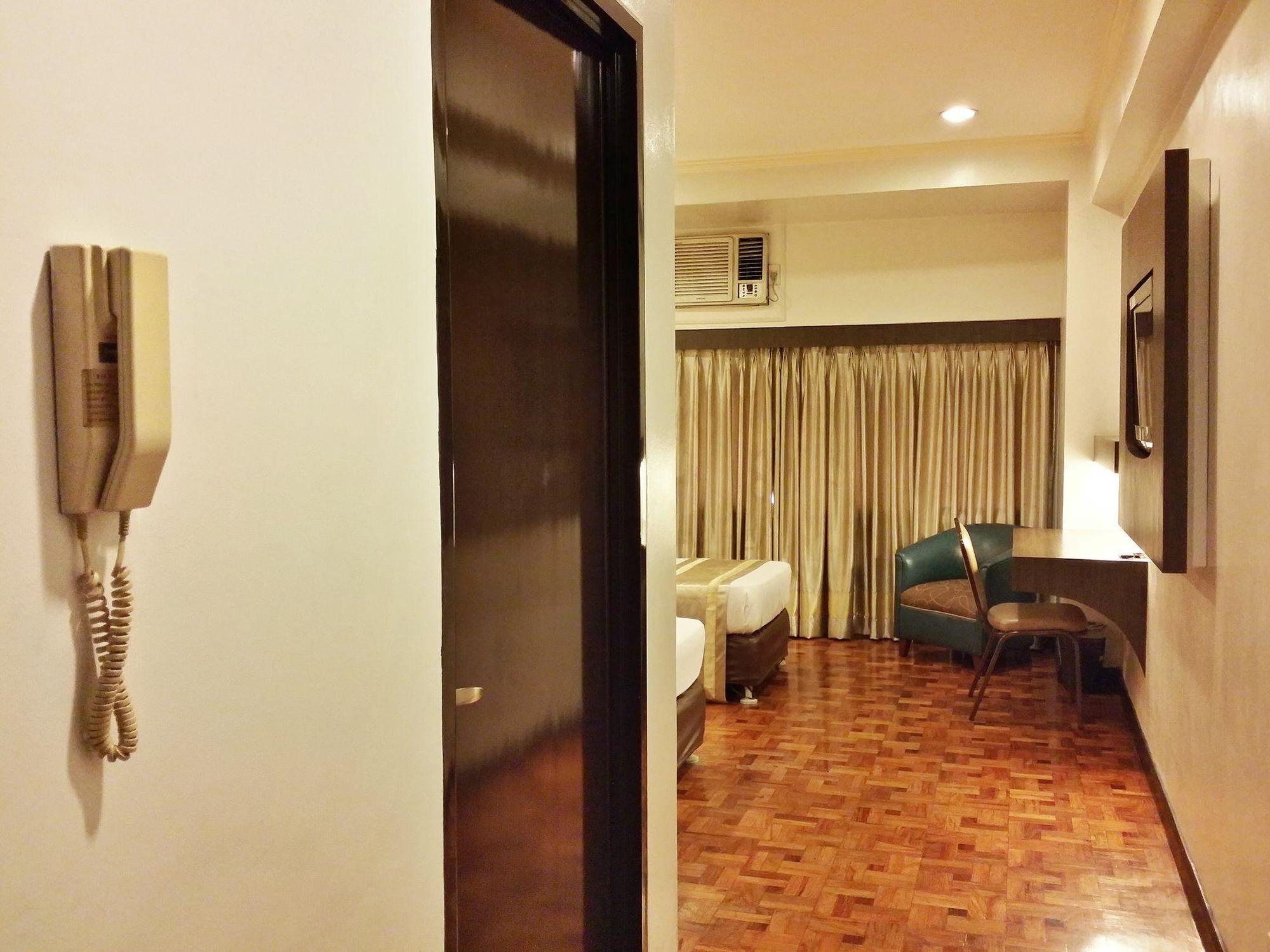 Richville Hotel Mandaluyong Exteriér fotografie